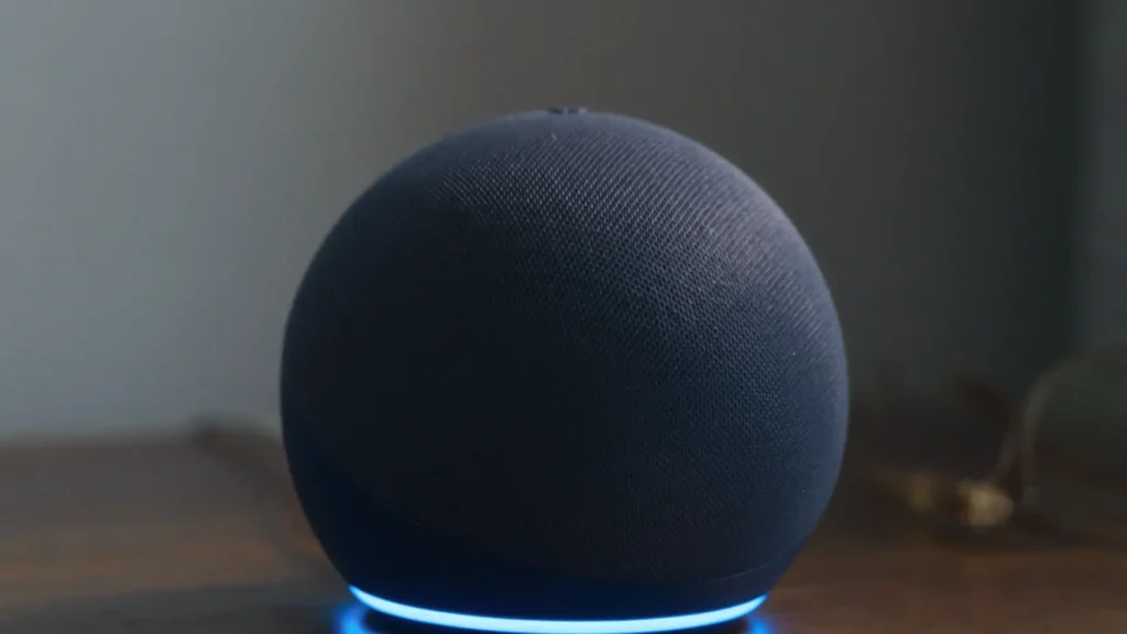 Controla el Echo Dot 5 con la voz con su Alexa integrada